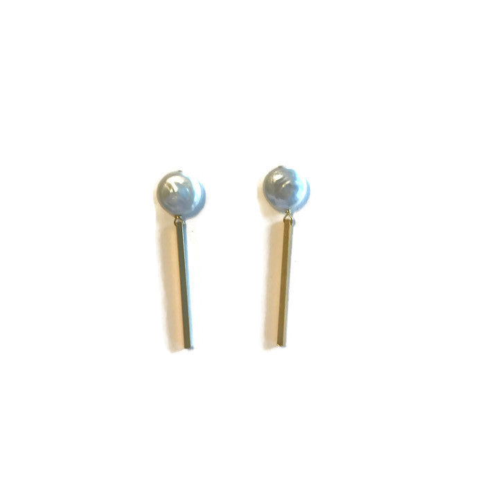 minimalist pearl gold dangle earrings